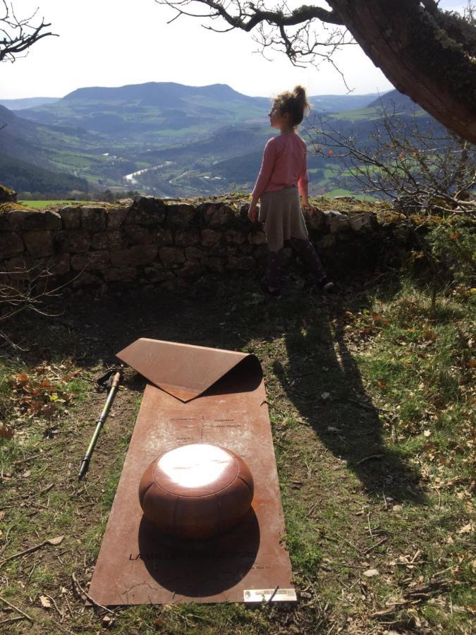 Gite La Cerise Qui Rit La Cresse Exterior foto